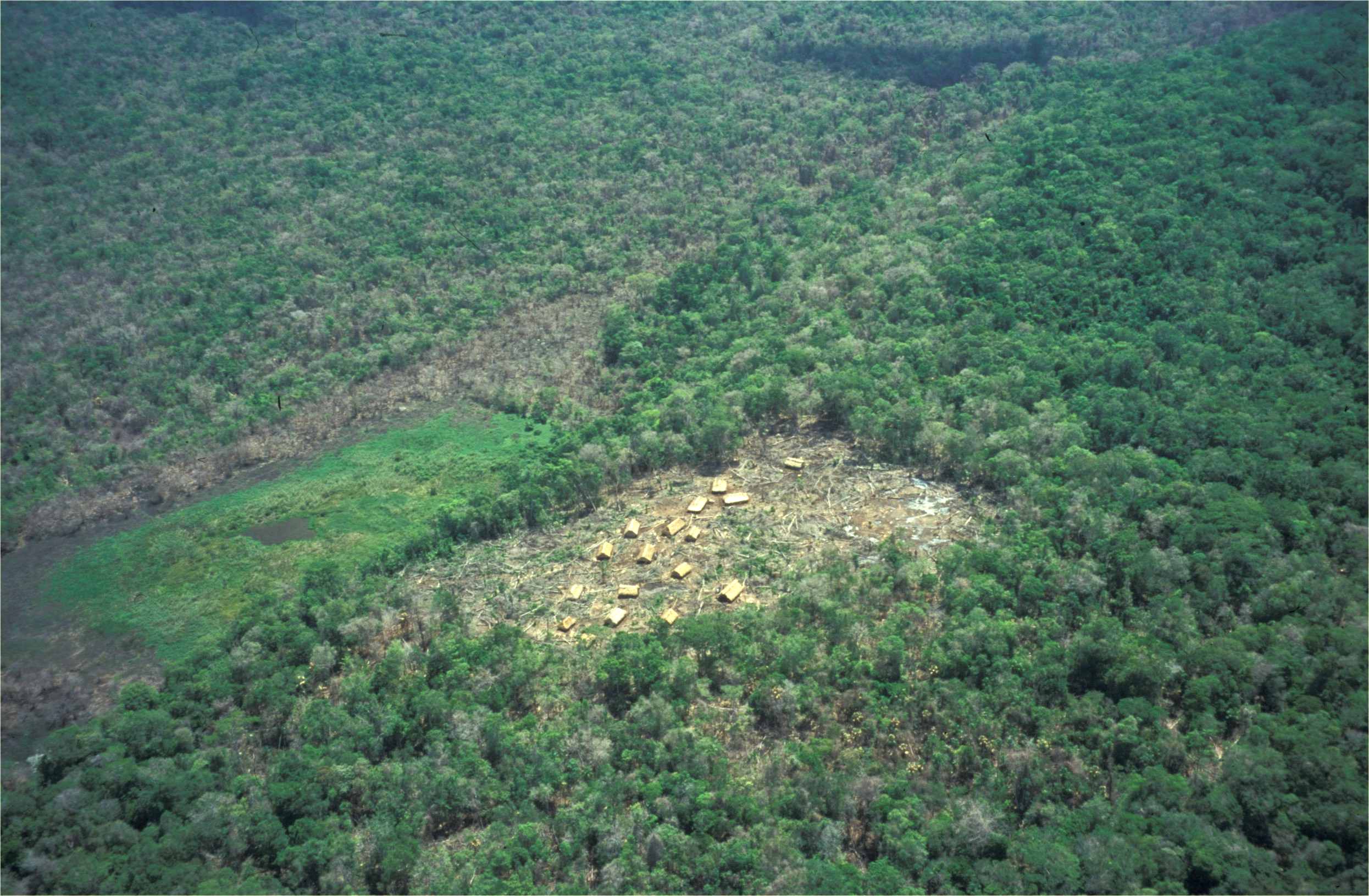 Vue aérienne d’une zone de déforestation – photo JP. Métailié