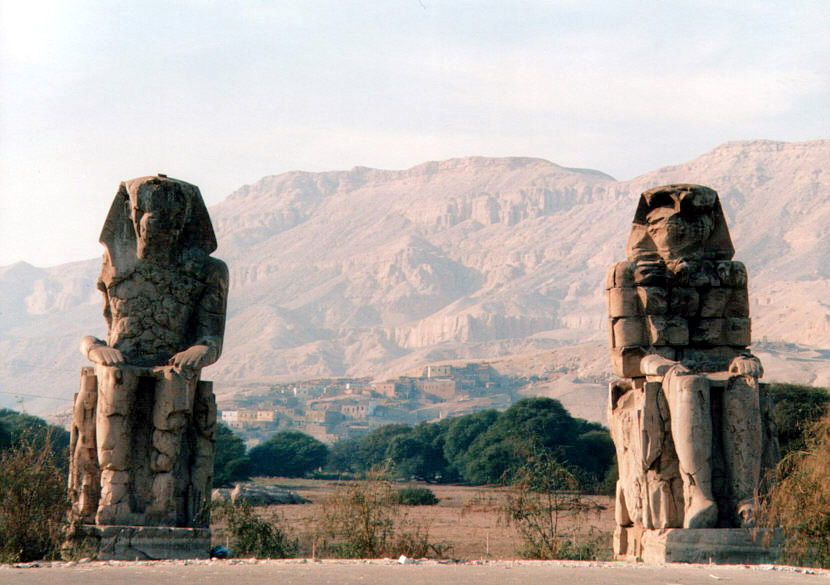 03-Colosse de Memnon (Louxor, Egypte)