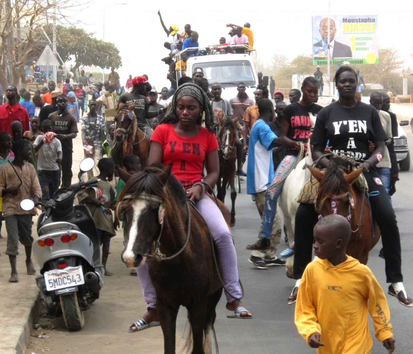Caravane de sensibilisation au vote, organisée par le mouvement « Y’en a marre » (Pikine-Nietti Mbar, 10 mars 2012) (Séverine Awenengo Dalberto).