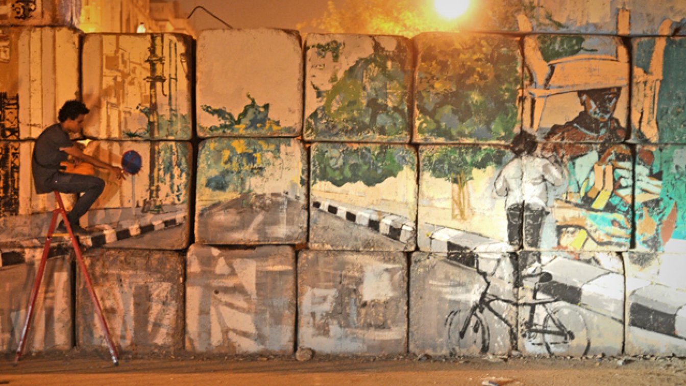 The "No Walls" Graffiti, Ammar Abo Bakr (Jonathan Rashad). Trompe-l'œil sur un mur érigé par les autorités égyptiennes, Rue Sheikh Rihan en mars 2012.