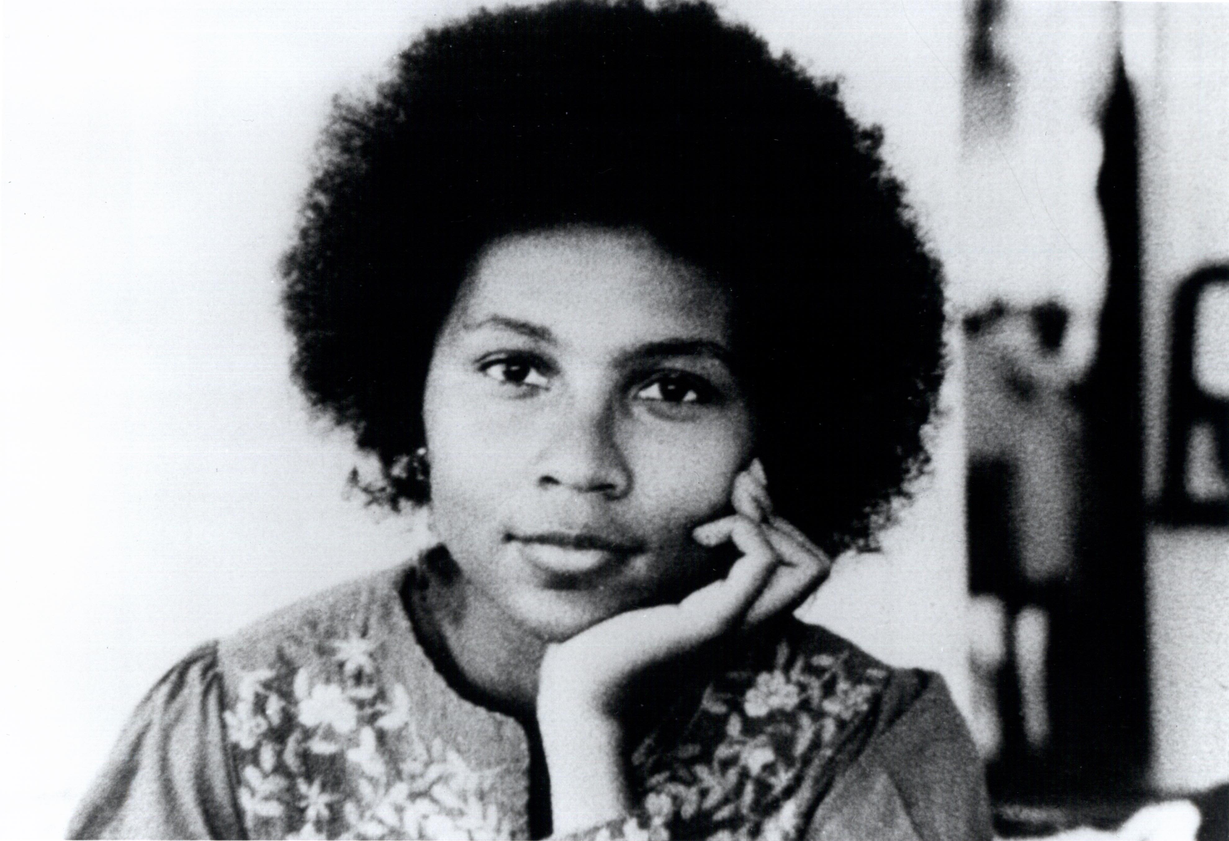 portrait de bell hooks