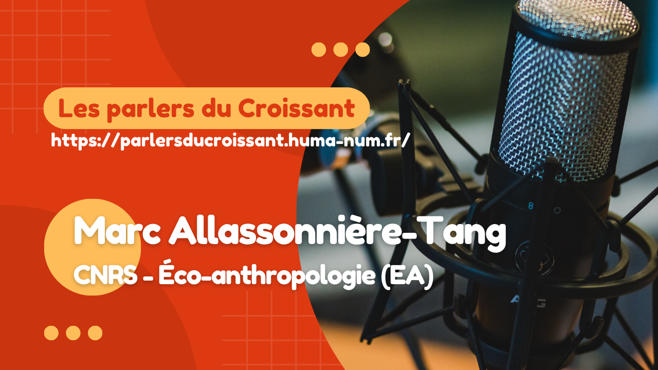 Je m'appelle Marc, je suis chercheur au CNRS au Musée de L'homme à Paris et je travaille principalement sur le traitement automatique des langues et la comparaison des langues. Peut on transcrire et traduire une langue automatiquement ? Je travaille dans le projet Les parlers du croissant depuis 2019. Dans un domaine particulier le traitement automatique des langues et l'intelligence artificielle. Ce sont des méthodes qui ont beaucoup évolué depuis les 50 dernières années, grâce justement à la capacité de s