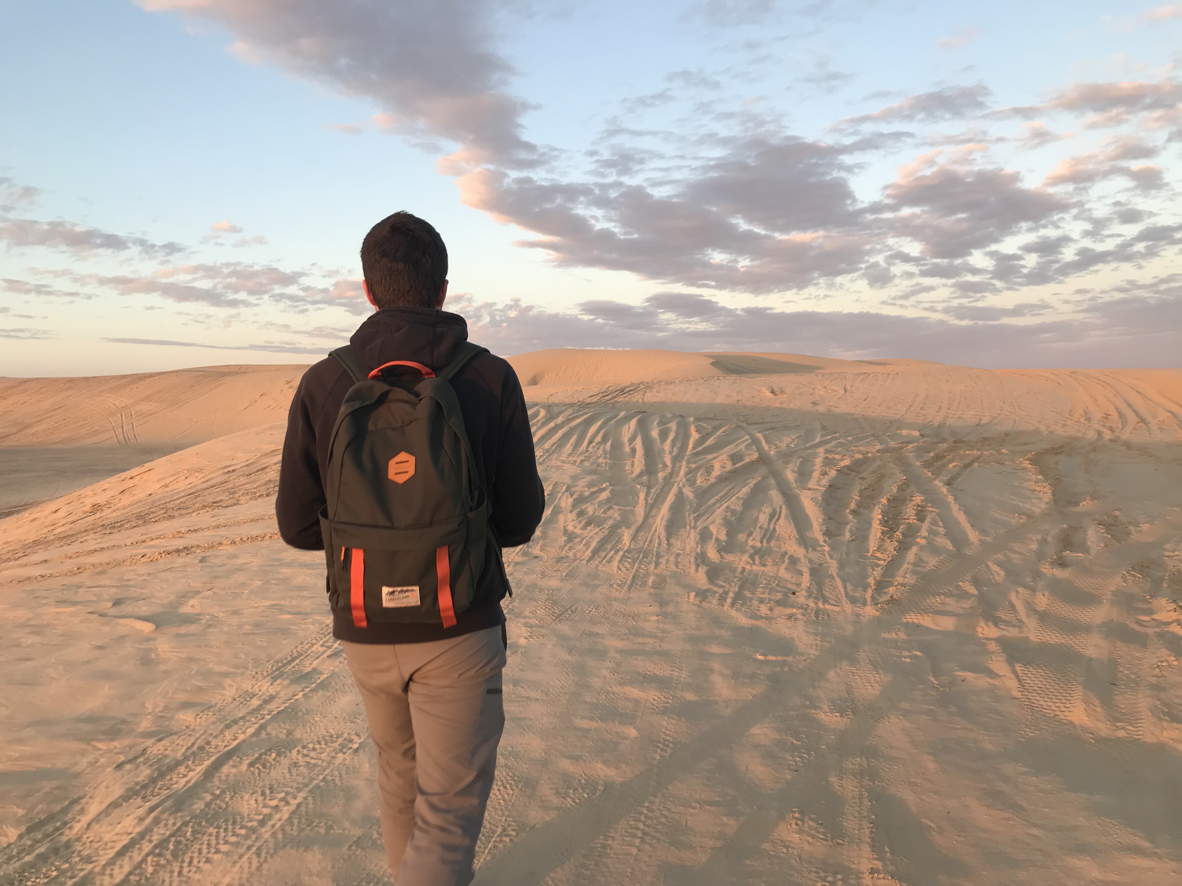 Adrien Bodiot face au désert du Sahara