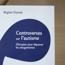 Comprendre les controverses sur l'autisme