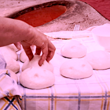 Confection des pâtons avant la cuisson dans le tanur