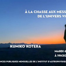 Affiche de la conférence de Kumiko Kotera, qui est représentée en silhouette sur un ciel au crépuscule, dans le désert de Gobi, en Chine, en 2024.