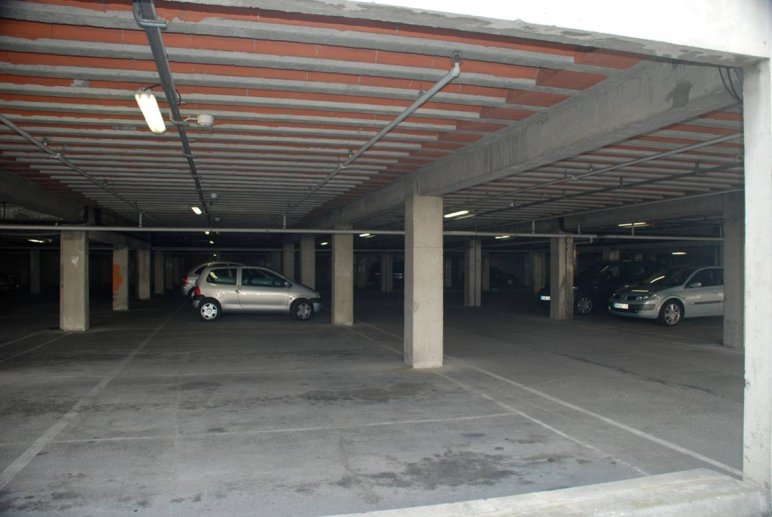 Université du Mirail : vue parking couvert