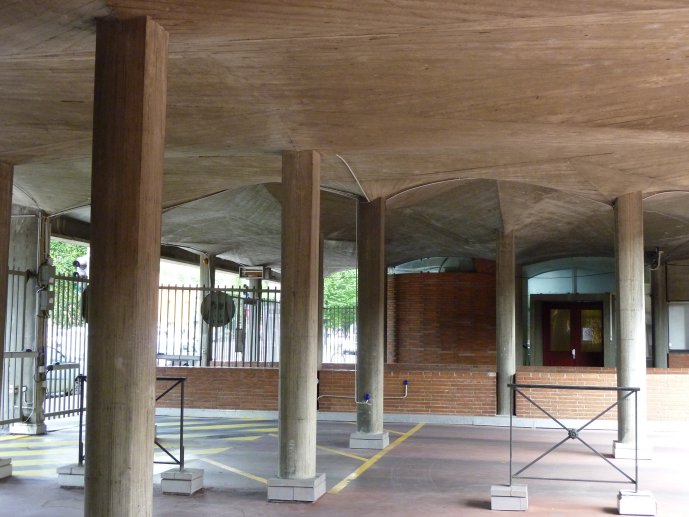 Caserne de pompiers Jean Vion (Toulouse) réalisée par P. Debeaux