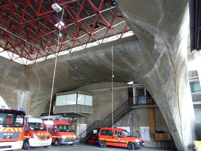 Caserne de pompiers Jean Vion (Toulouse) réalisée par P. Debeaux