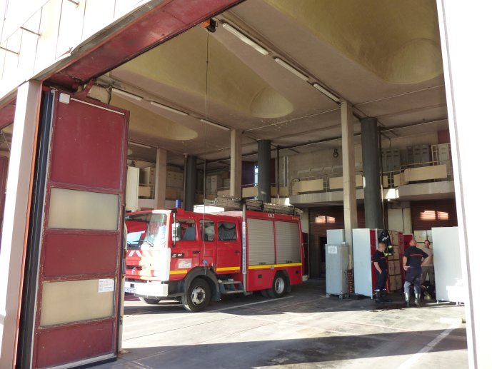 Caserne des pompiers de la Benauge à Bordeaux (entrée garage)