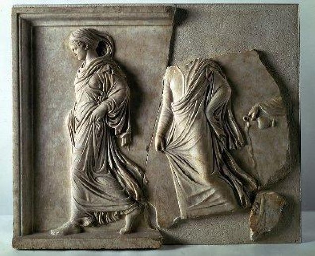 07-Relief des Auglaurides, dit la Gradiva