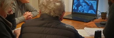 Entretien collectif sur photo, Paris, 2022